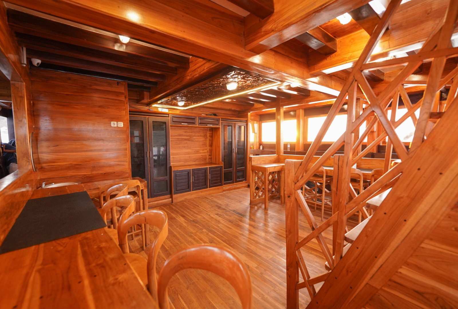 Alfathran-3-Indoor-Restaurant8-scaled.jpg