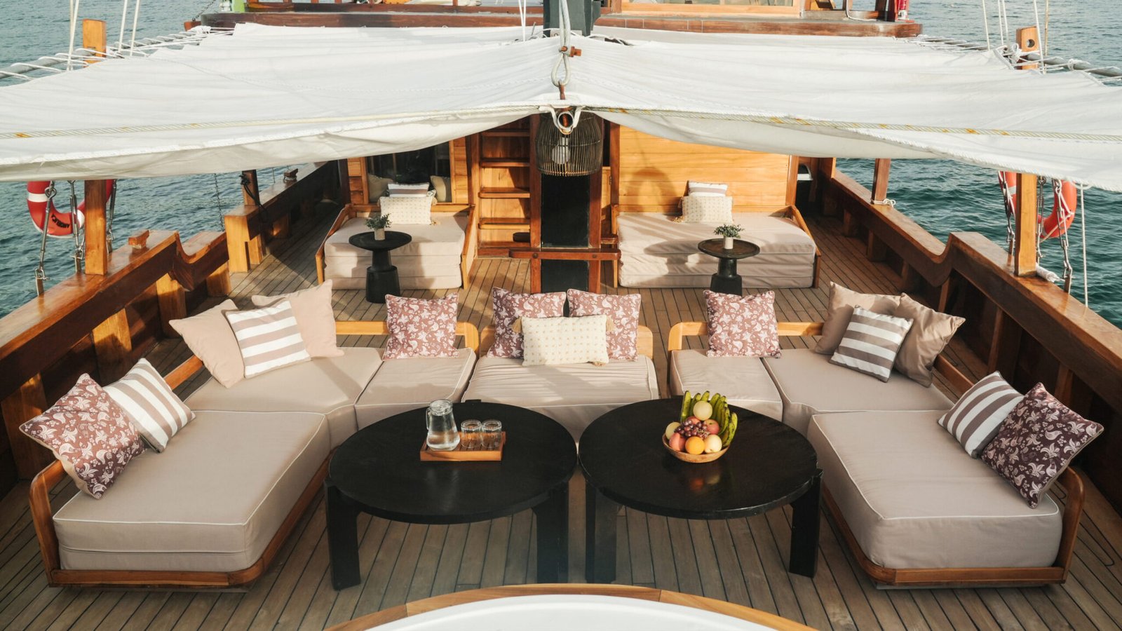 Angelica-Liveaboard-Relax-Area-1-scaled.jpg