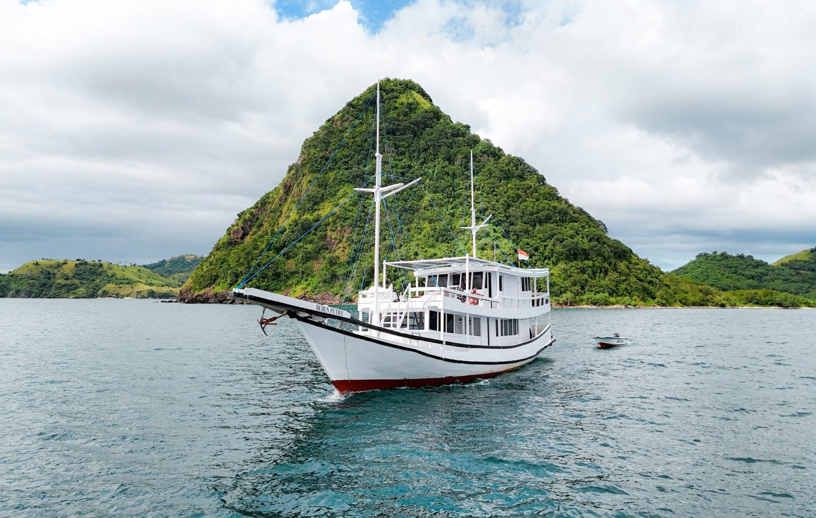 DEDEN-PUTRA-BOAT-EXTERIOR-18-scaled.jpg