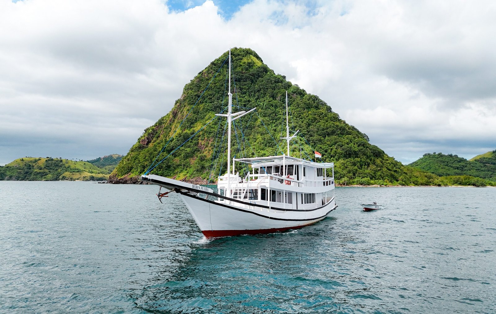DEDEN-PUTRA-BOAT-EXTERIOR-18-scaled.jpg