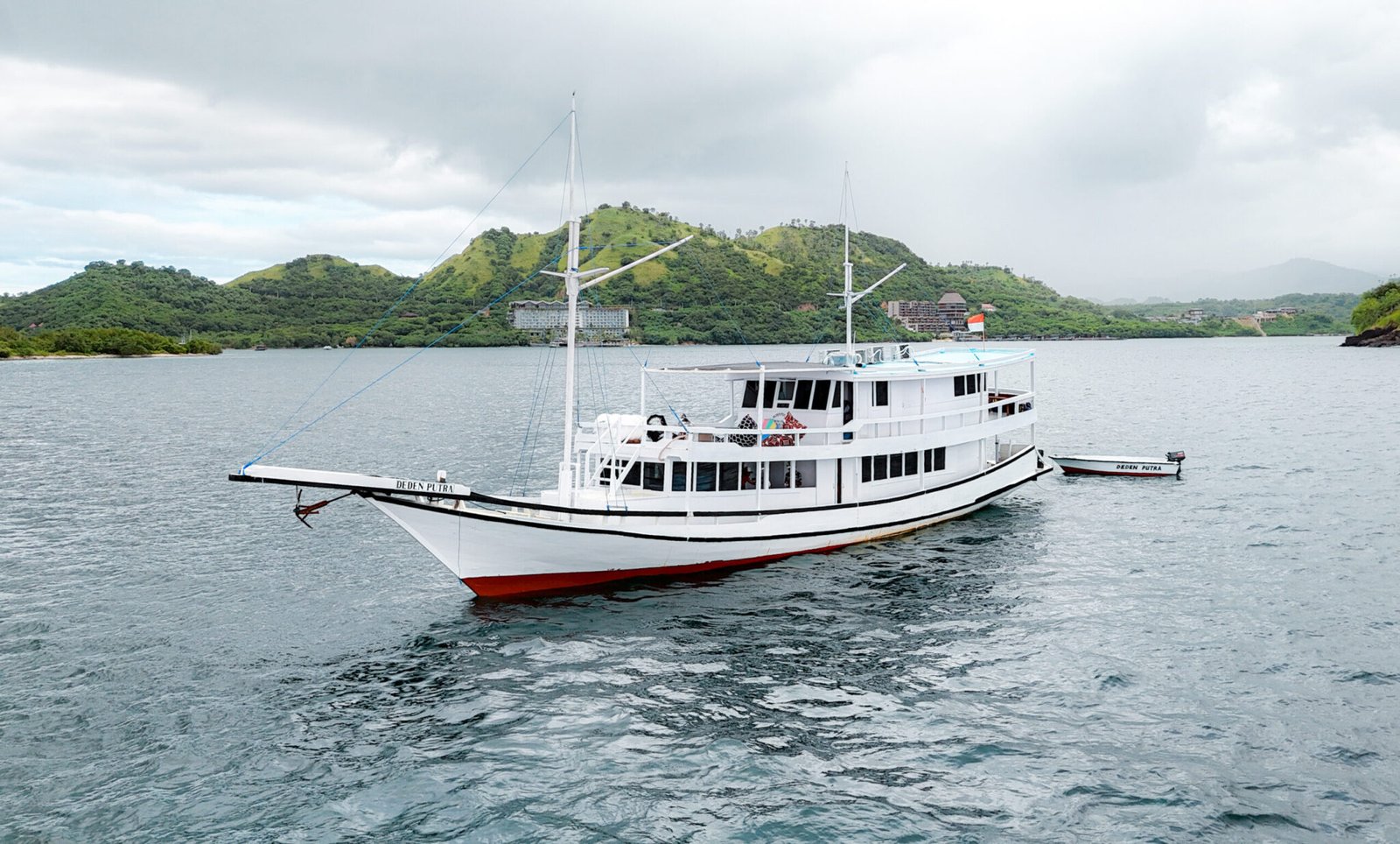 DEDEN-PUTRA-BOAT-EXTERIOR-3-scaled.jpg