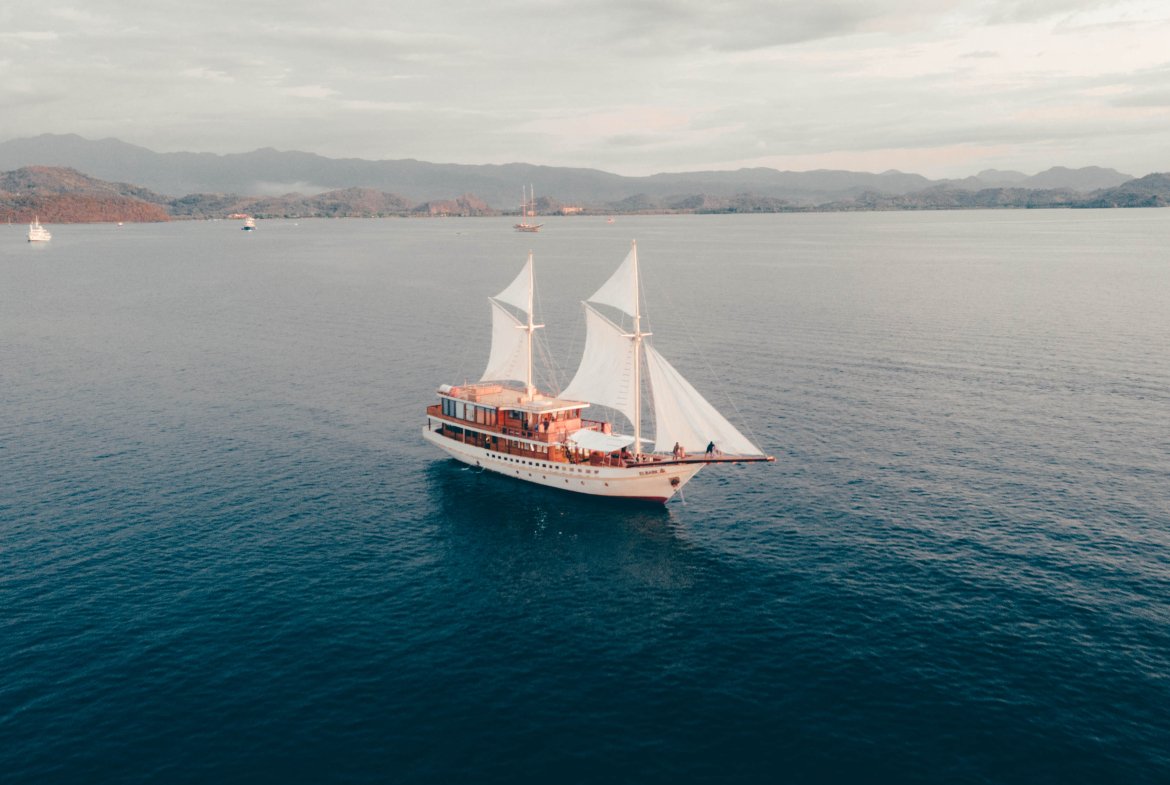 VIP-Boat-3-Open-Trip-komodo-national-park-East-Indonesia-Trip-3-1170x785-1.jpg