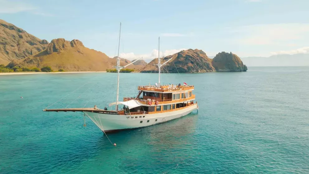 Yumana-Liveaboard-boat-1.webp