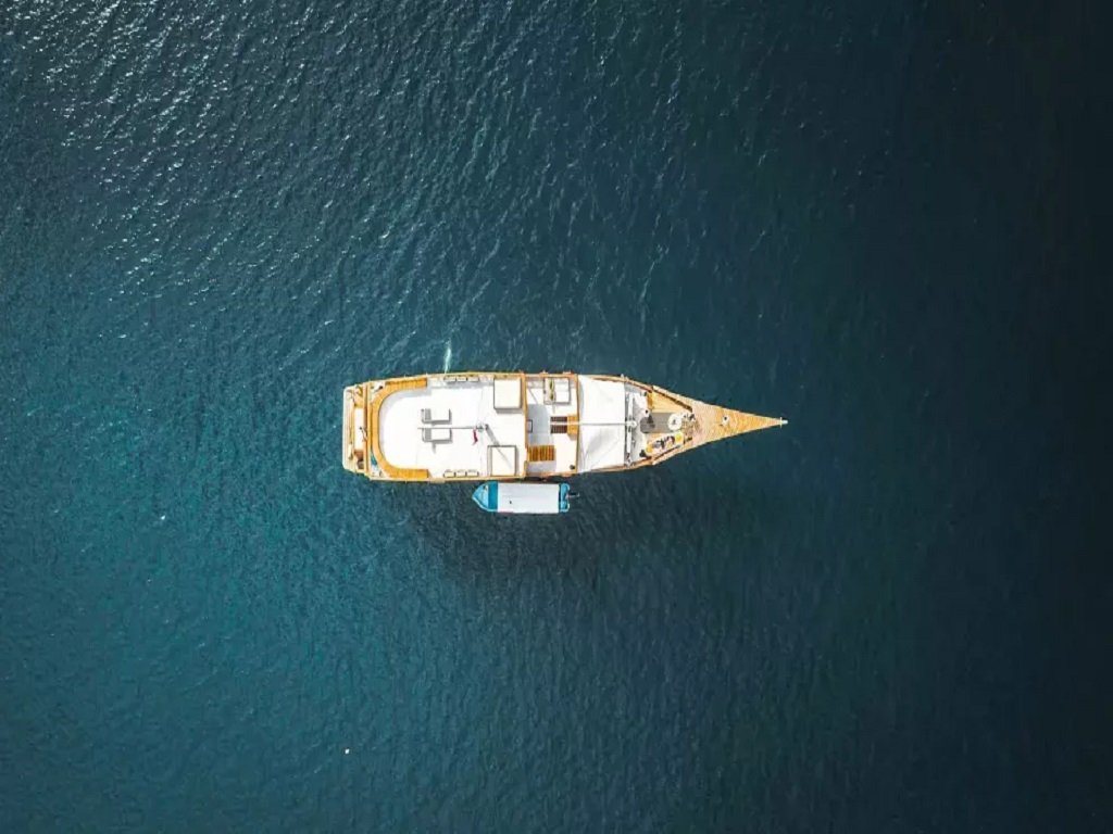Yumana-Liveaboard-komodo.jpg