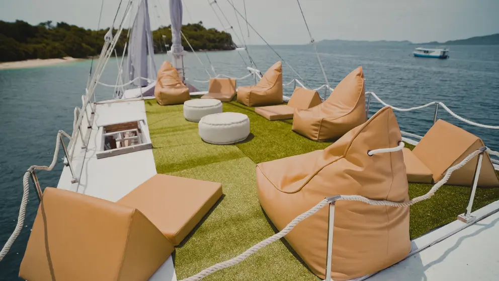 boat-akassa-komodo.webp