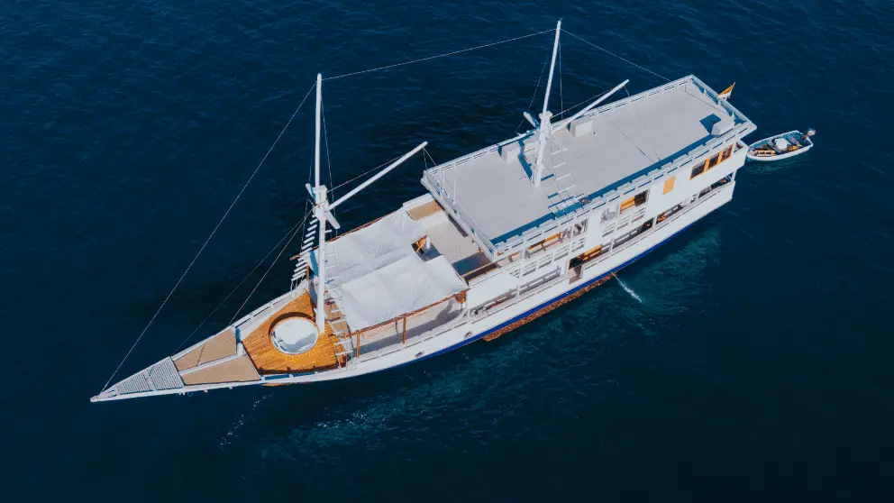 boat-bombana-2-komodo.webp