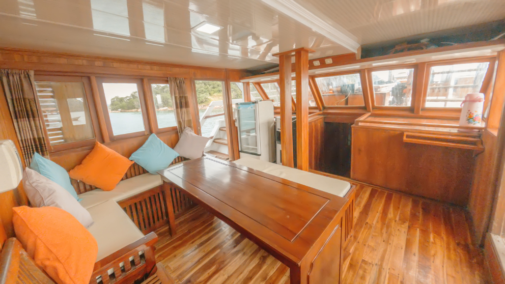 boat-komodo-tour.png