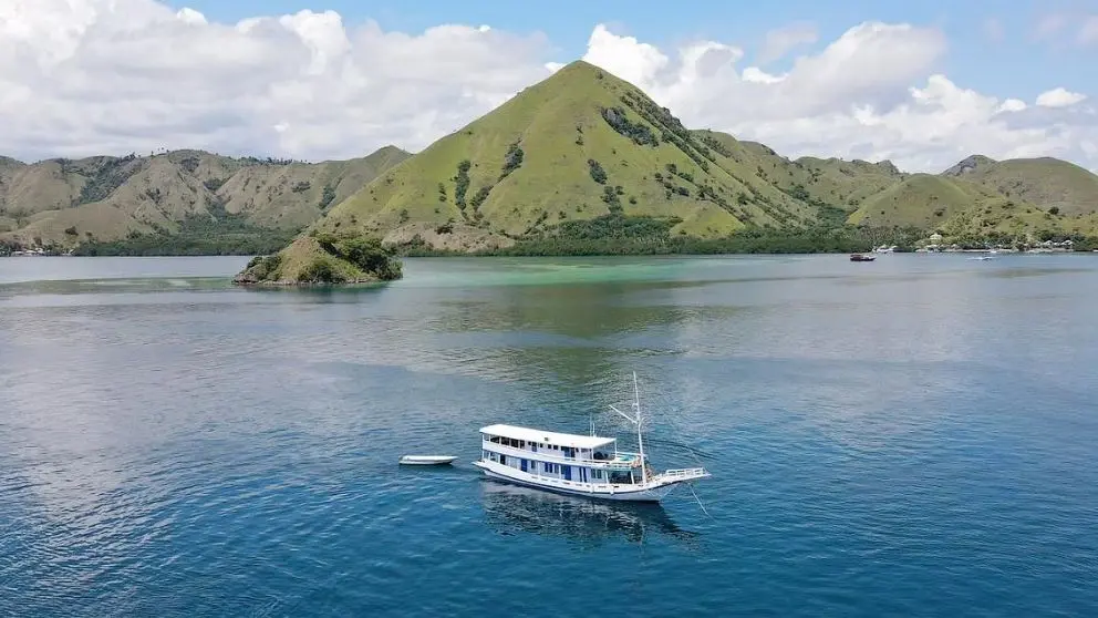 boat-ladyana-labuan-bajo.webp