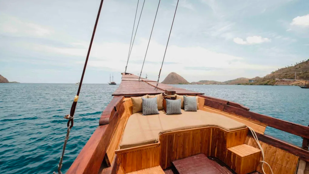 boat-phinisi-senada.png