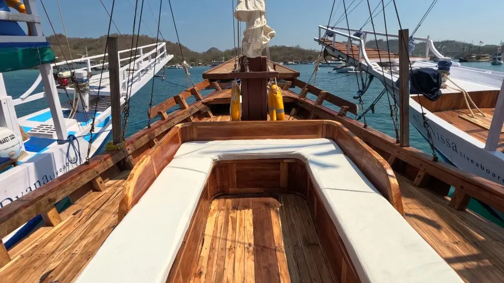 deck-boat-invictus.webp
