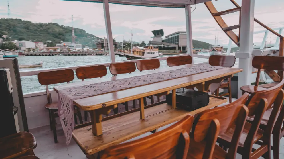 dining-room-ramadani-boat.webp