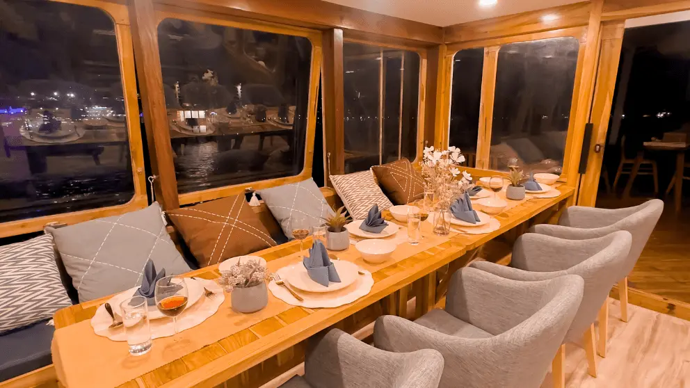 dinning-barco-semesta.webp