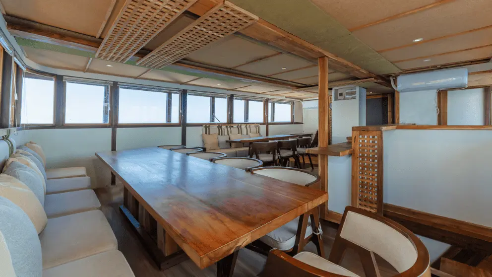 dinning-boat-marea.webp