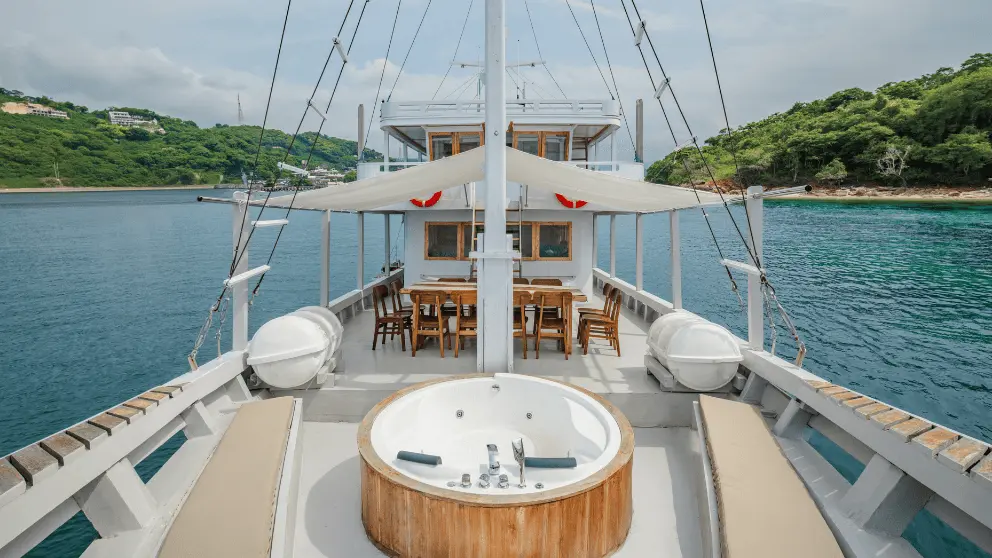 front-ahsana-komodo.webp