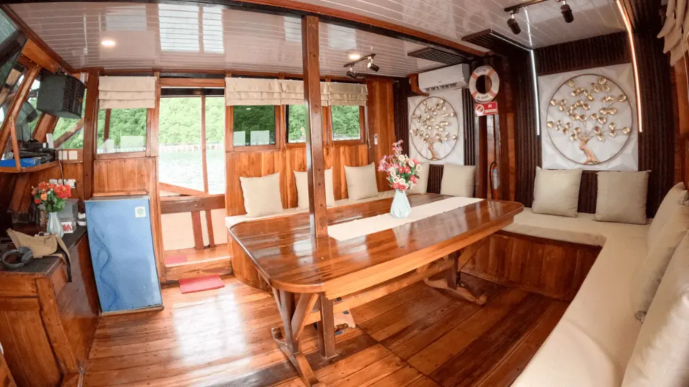interior-carnaby-boat.webp
