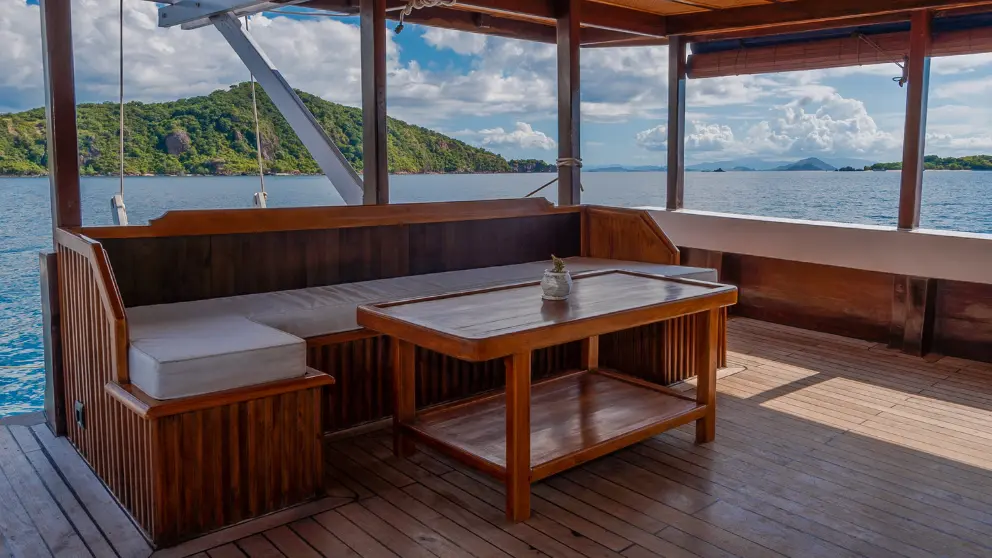 interior-phinisi-refviero.webp