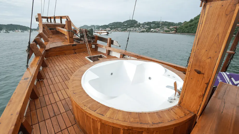 jacuzi-area-carnaby-trip.webp