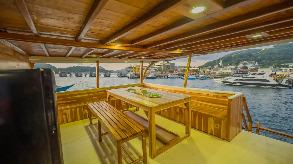 labuan-bajo-boat-trip.webp