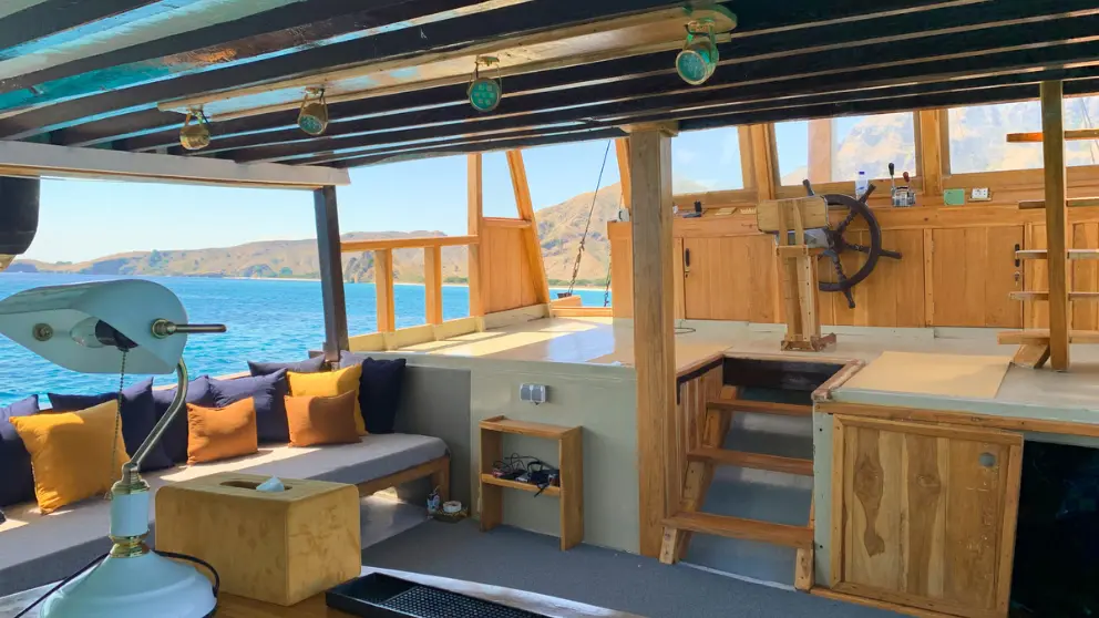 lipra-liveonboard-komodo.webp