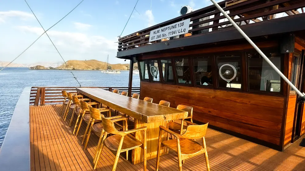 luxury-phinisi-neptune-komodo.webp