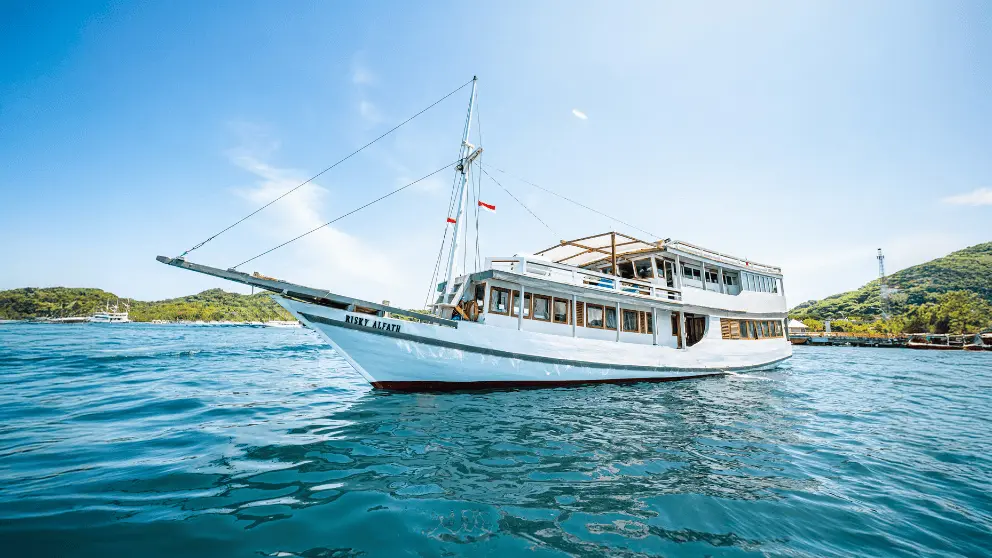 open-trip-bombana-boat.webp