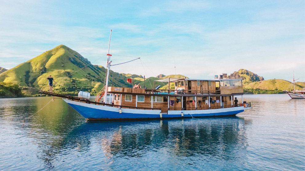 open-trip-komodo-pesona-bajo-1.png