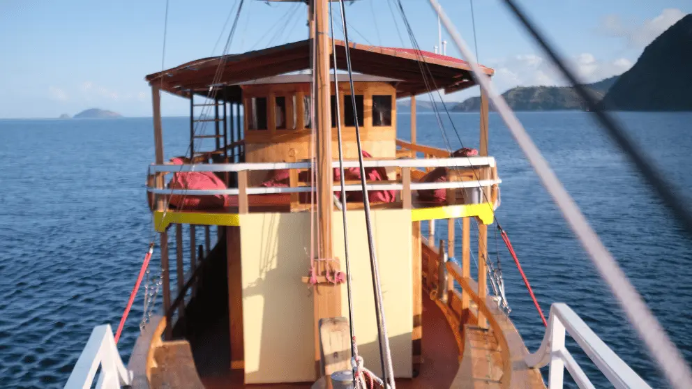 singkolo-boat-front.webp