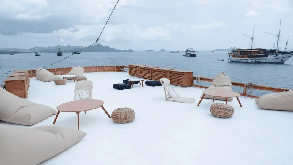 sundeck-aimar-cruise-labuan-bajo.webp