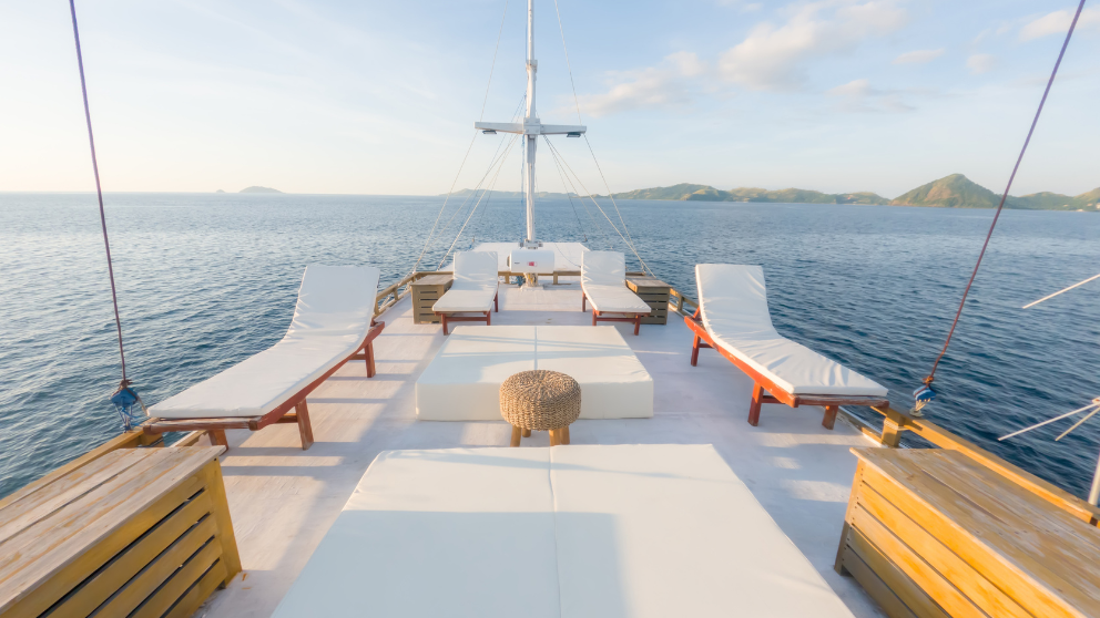 sundeck-open-trip-lamborajo-1.png