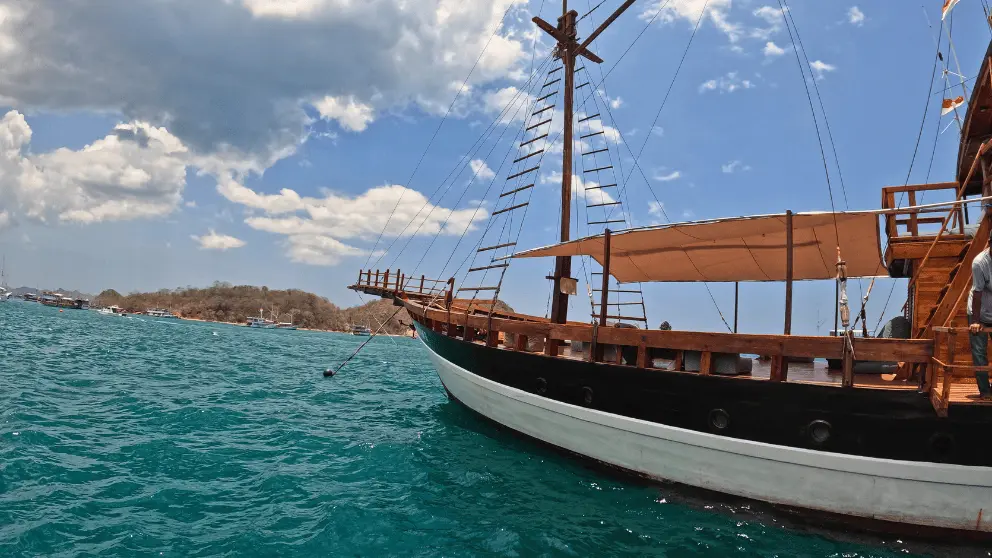 tour-komodo-gammara-phinisi.webp