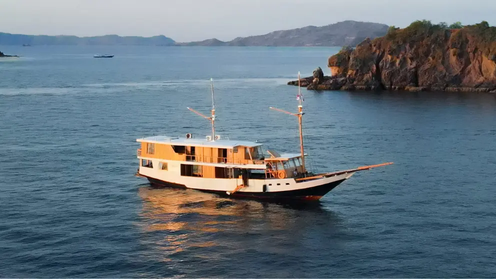 tour-komodo-lipra.webp