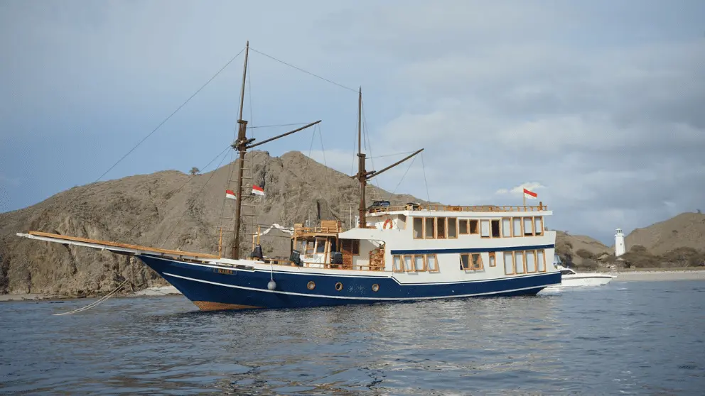 tour-komodo-naira.webp